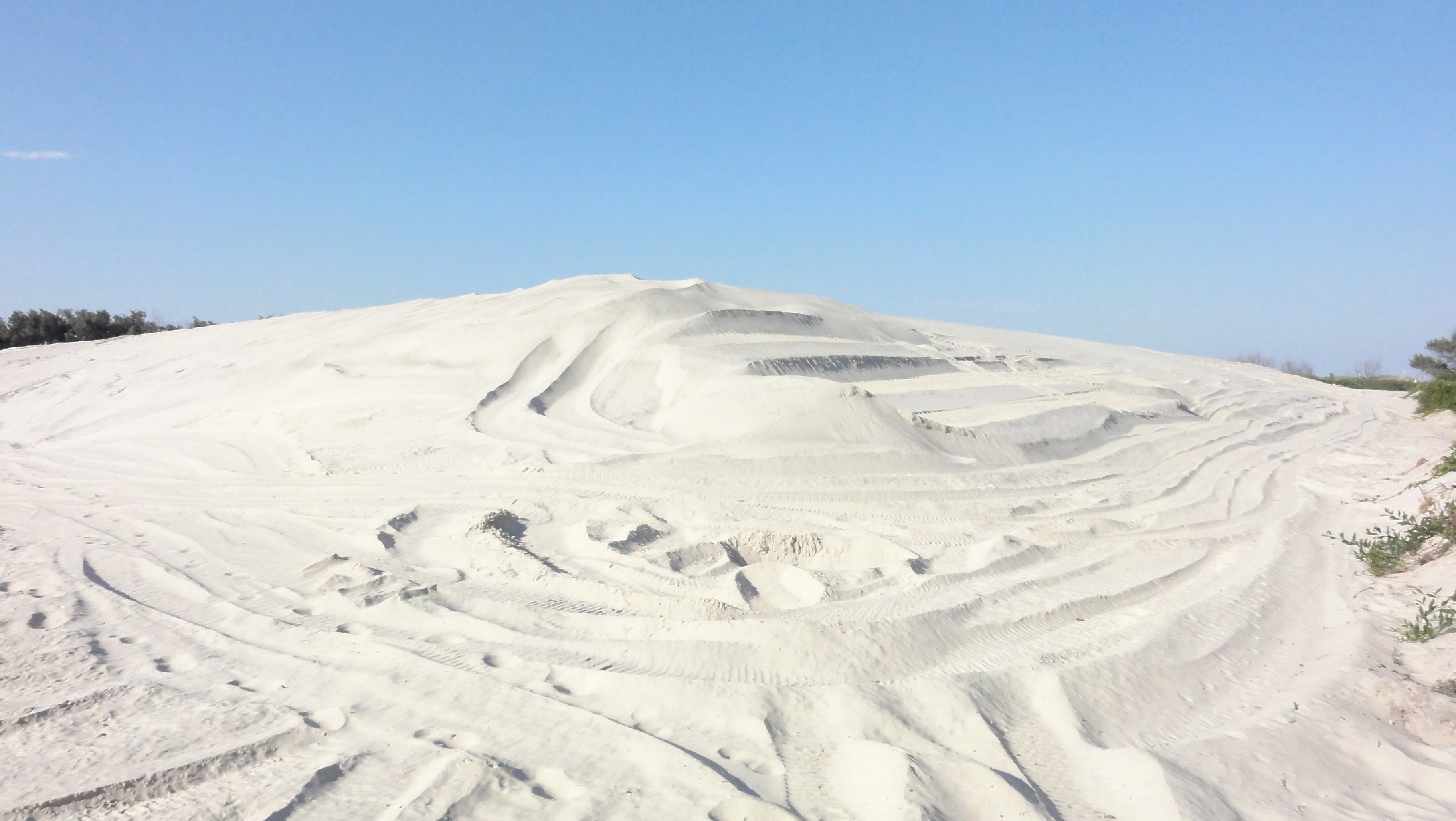 Pile_of_sand
